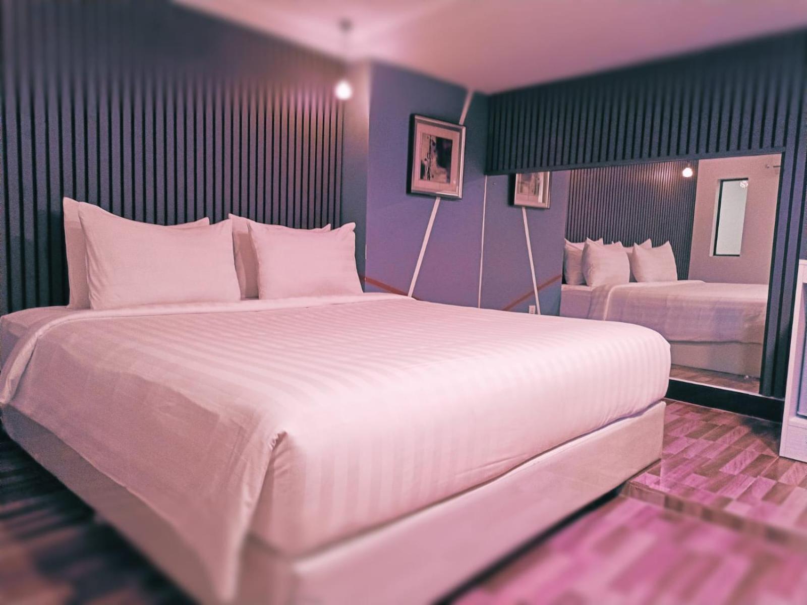 โรงแรม De